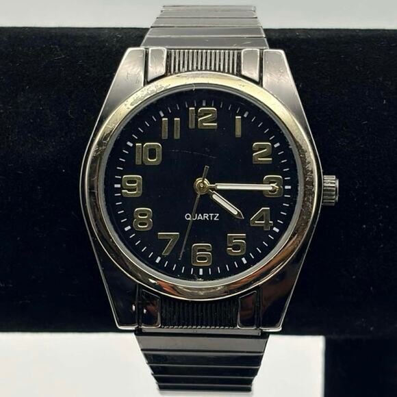 Black & Gold Men’s Watch - Picture 2 of 4